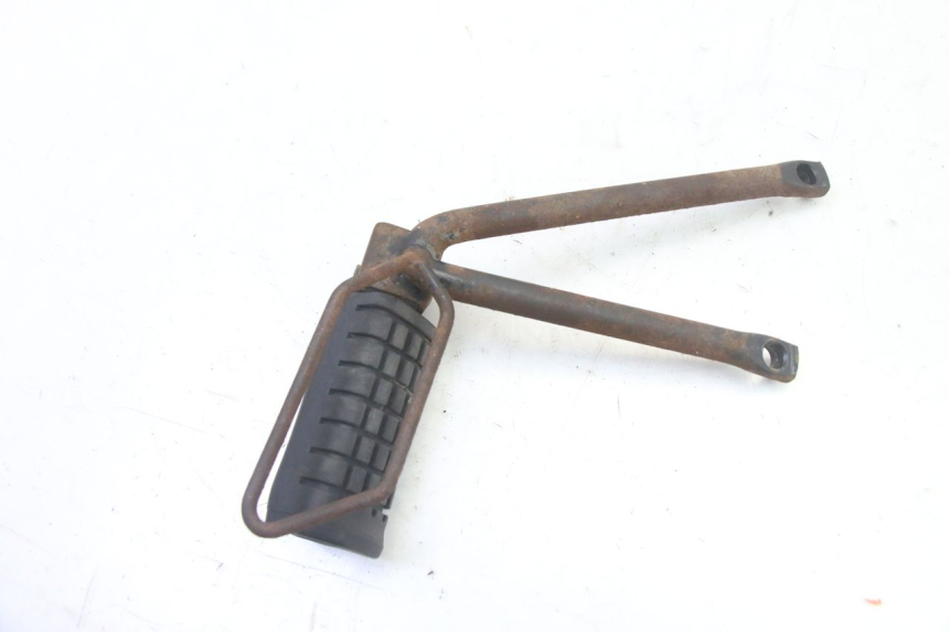 photo de REAR RIGHT FOOTREST MOUNT APRILIA ETX 125 (1998 - 2002) - Fixing points details