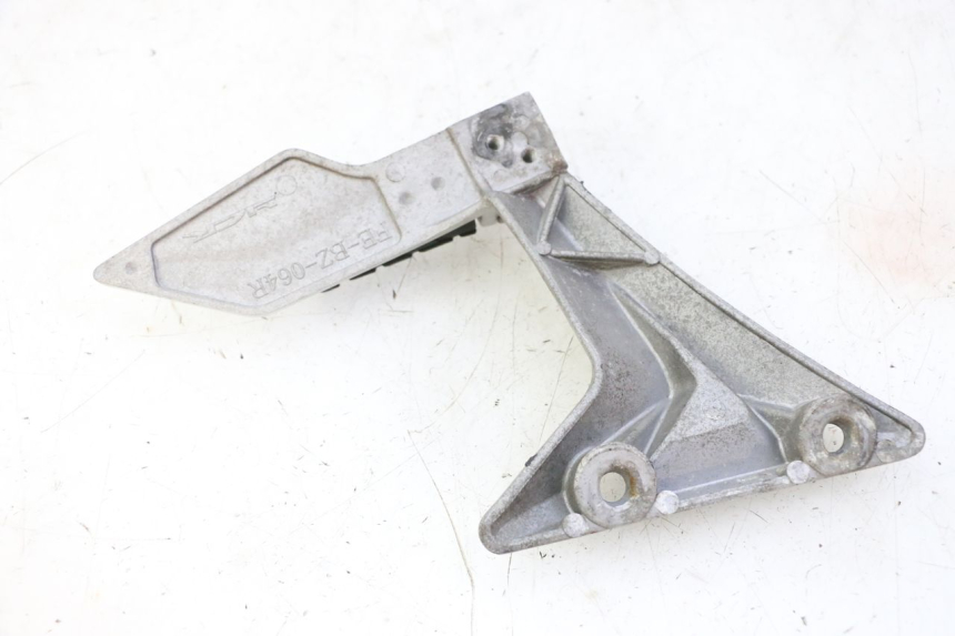 photo de REAR RIGHT FOOTREST MOUNT STAHO FH 50 (2018 - 2019) - Alternative perspective
