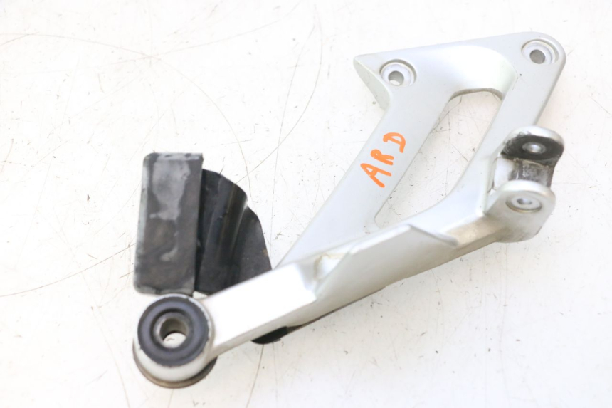 photo de REAR RIGHT FOOTREST MOUNT YAMAHA FJR 1300 (2001 - 2005) - Component detail