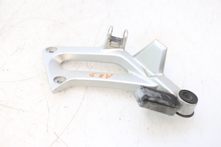 photo de REAR RIGHT FOOTREST MOUNT YAMAHA FJR 1300 (2001 - 2005) - Technical close-up