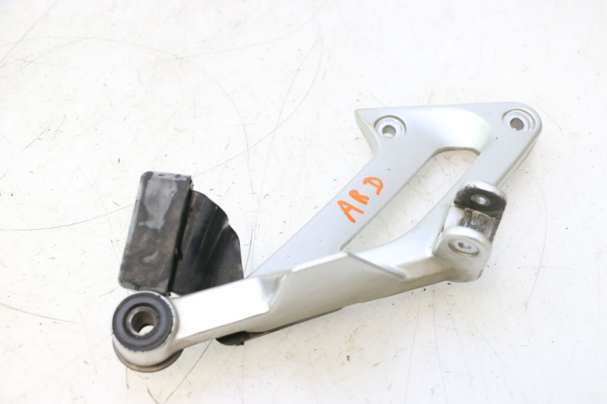 photo de REAR RIGHT FOOTREST MOUNT YAMAHA FJR 1300 (2001 - 2005) - Product overview