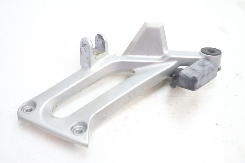 photo de REAR RIGHT FOOTREST MOUNT YAMAHA FJR 1300 (2001 - 2005) - Zoom on usage condition