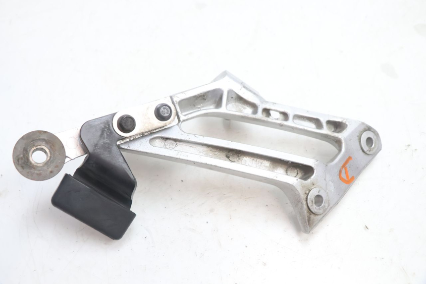 photo de REAR RIGHT FOOTREST MOUNT YAMAHA FJR 1300 (2001 - 2005) - Technical close-up