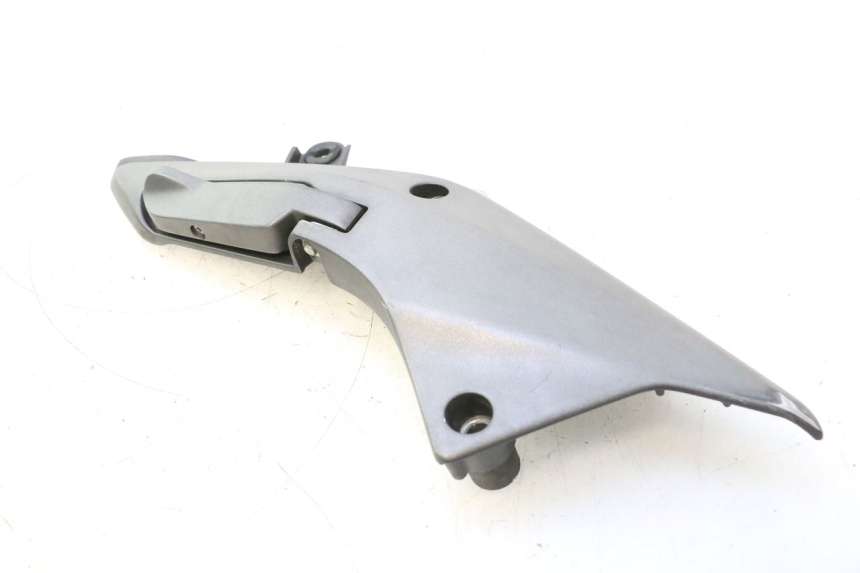 photo de REAR RIGHT FOOTREST MOUNT HONDA FJS SILVER WING SILVERWING 400 (2005 - 2008) - Zoom on usage condition