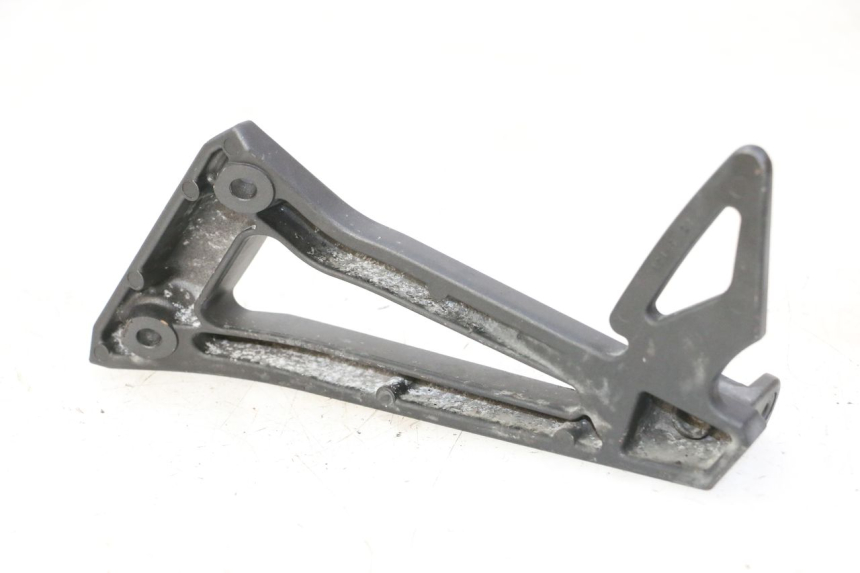 photo de REAR RIGHT FOOTREST MOUNT YAMAHA FZ6 FAZER S2 600 (2007 - 2011) - Zoom on usage condition