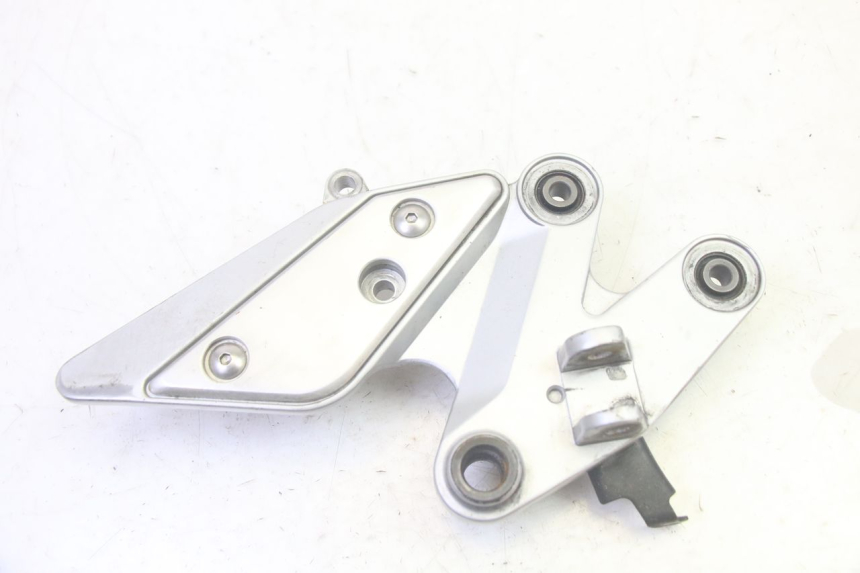 photo de REAR RIGHT FOOTREST MOUNT YAMAHA FZ6 N FAZER 600 (2004 - 2006) - Main view