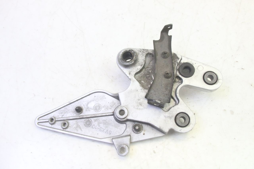 photo de REAR RIGHT FOOTREST MOUNT YAMAHA FZ6 N FAZER 600 (2004 - 2006) - Product overview