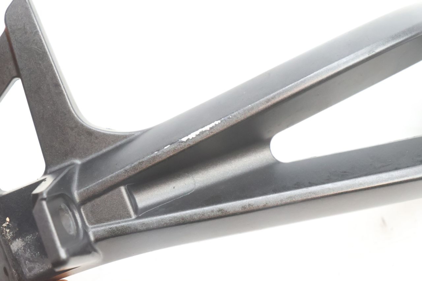 photo de REAR RIGHT FOOTREST MOUNT YAMAHA FZ8 800 (2010 - 2016) - Component detail