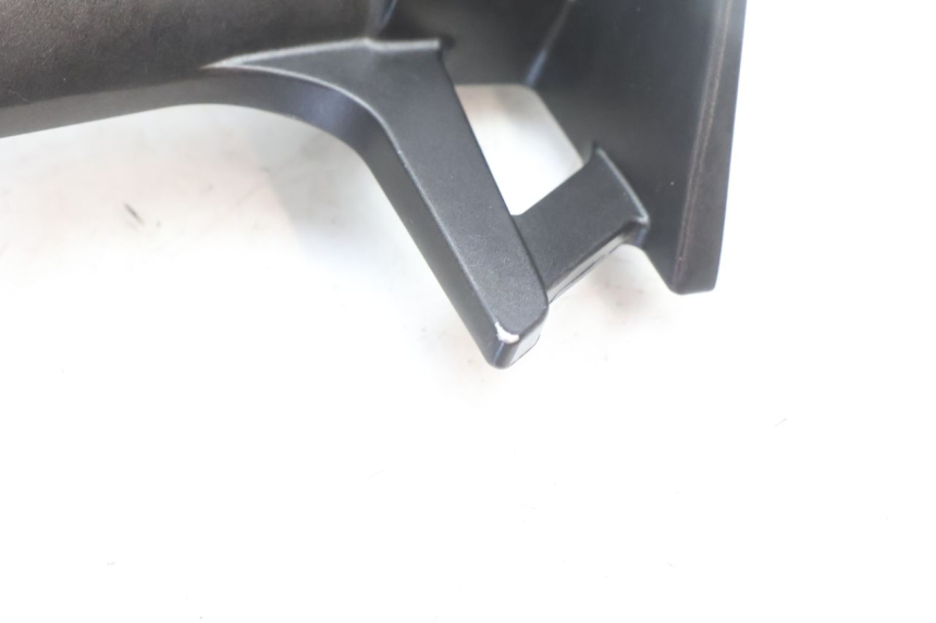 photo de REAR RIGHT FOOTREST MOUNT YAMAHA FZ8 800 (2010 - 2016) - Fixing points details