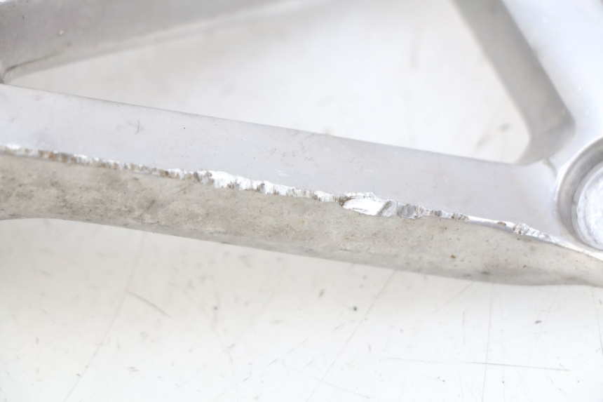 photo de REAR RIGHT FOOTREST BRACKET YAMAHA FZS FAZER 600 (1998 - 2001) - Zoom on usage condition