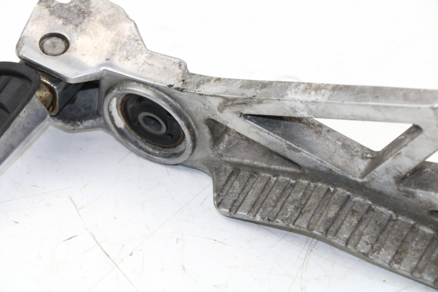 photo de REAR RIGHT FOOTREST MOUNT YAMAHA FZX FAZER 750 (1987 - 1998) - Detailed visual inspection