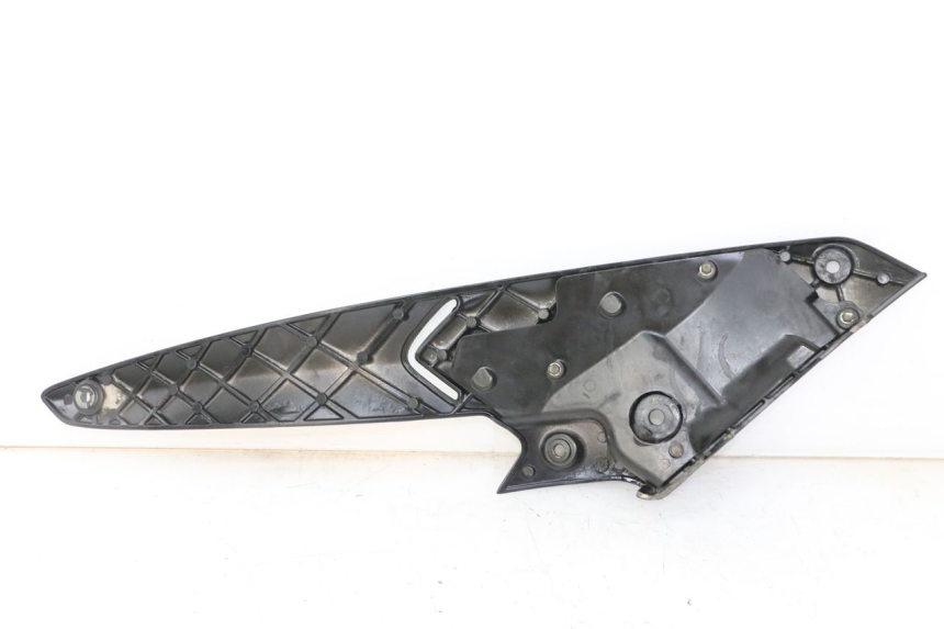 photo de REAR RIGHT FOOTREST MOUNT GILERA NEXUS 300 (2008 - 2013) - Alternative perspective