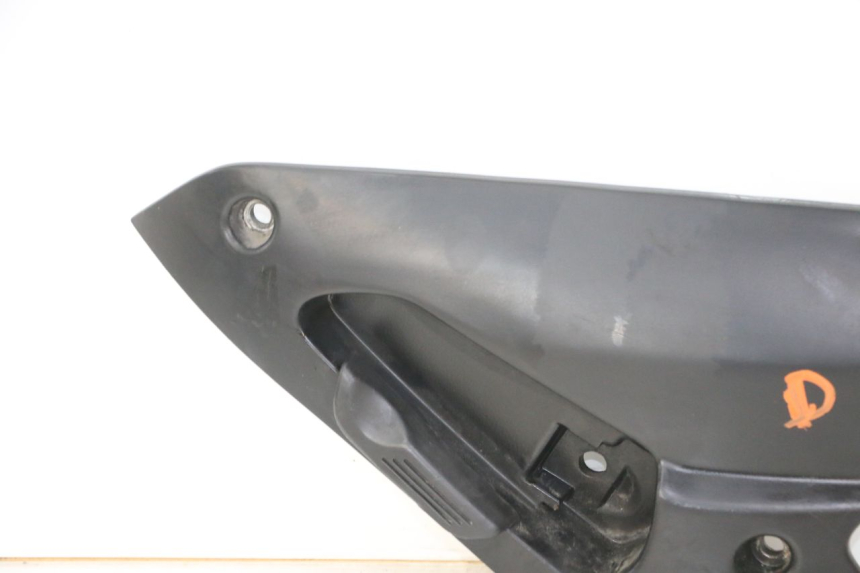 photo de REAR RIGHT FOOTREST MOUNT GILERA NEXUS 300 (2008 - 2013) - Markings and original references