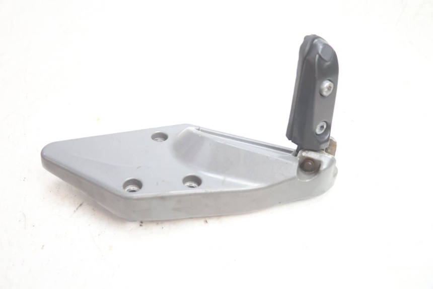 photo de REAR RIGHT FOOTREST MOUNT GILERA GP 800 (2007 - 2013) - Alternative perspective