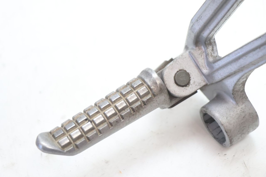 photo de REAR RIGHT FOOTREST MOUNT KAWASAKI GPX F ZX750F 750 (1986 - 1990) - Component detail