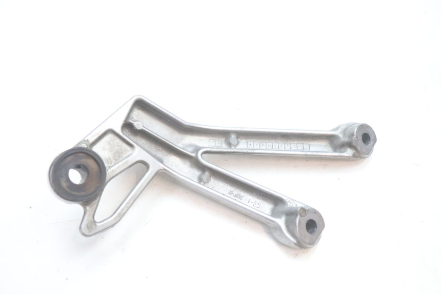 photo de REAR RIGHT FOOTREST MOUNT SUZUKI GSF N BANDIT 1200 (2001 - 2005) - Technical close-up