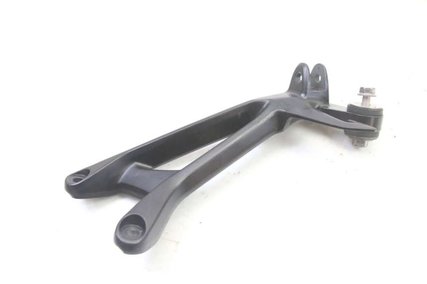 photo de REAR RIGHT FOOTREST MOUNT SUZUKI GSR 750 (2011 - 2017) - Zoom on usage condition