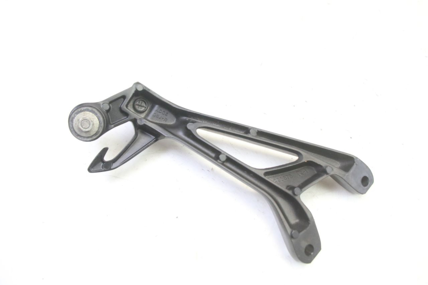 photo de REAR RIGHT FOOTREST MOUNT SUZUKI GSR 750 (2011 - 2017) - Technical close-up