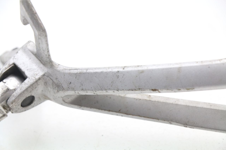 photo de REAR RIGHT FOOTREST MOUNT SUZUKI GSX-R GSXR 600 (2008 - 2010) - Fixing points details