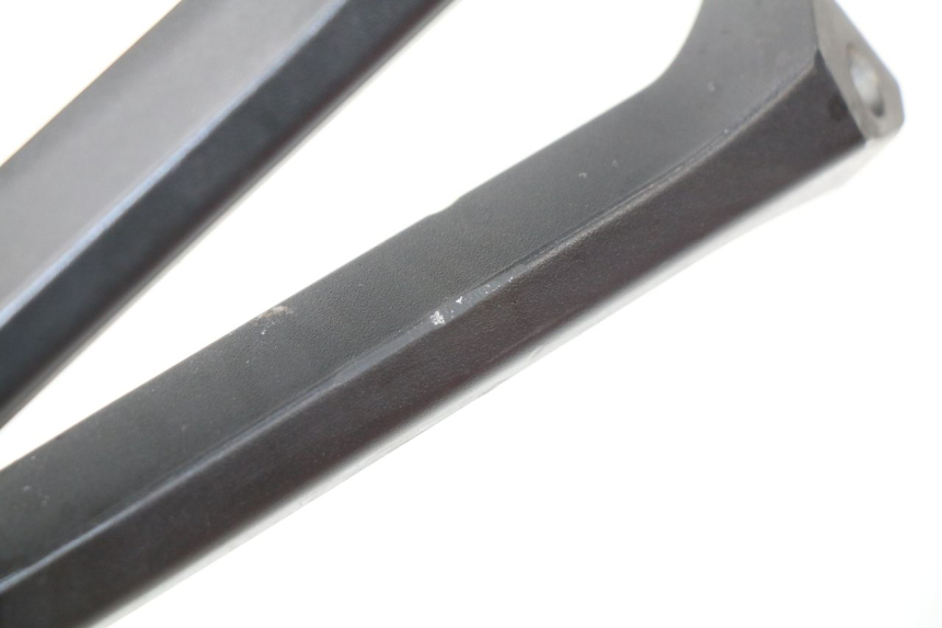 photo de REAR RIGHT FOOTREST MOUNT SUZUKI GSX-R GSXR 750 (2011 - 2016) - Alternative perspective