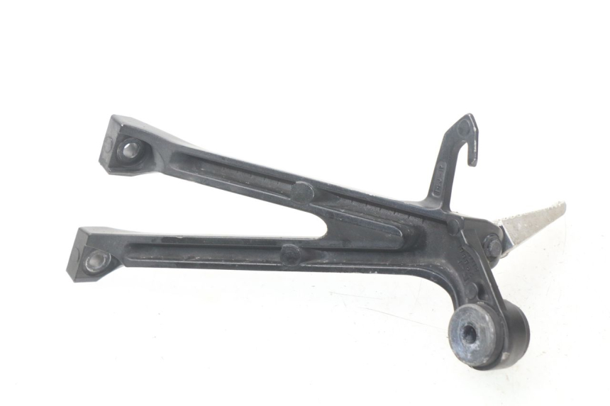 photo de REAR RIGHT FOOTREST MOUNT SUZUKI GSX-R GSXR 750 (2011 - 2016) - Fixing points details