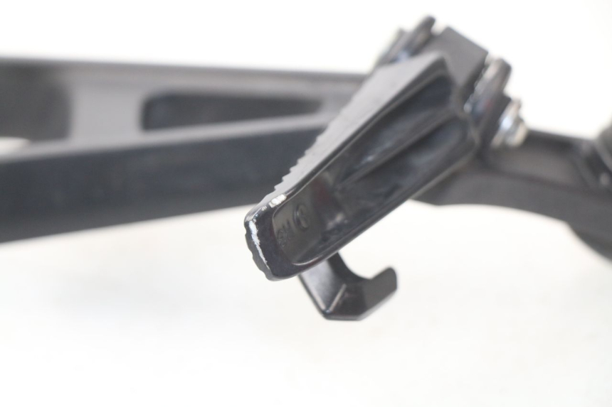 photo de REAR RIGHT FOOTREST MOUNT SUZUKI GSX-R GSXR K16 1000 (2012 - 2016) - Alternative perspective