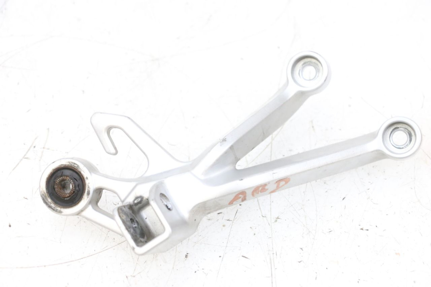 photo de REAR RIGHT FOOTREST MOUNT SUZUKI GSXR GSX-R 1000 (2003 - 2004) - Main view