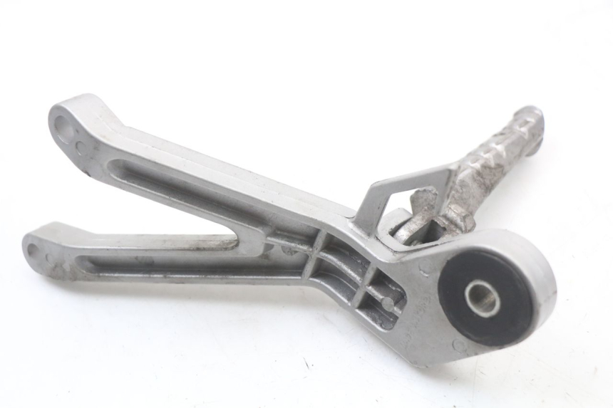 photo de REAR RIGHT FOOTREST MOUNT HYOSUNG GTR 125 (2006 - 2008) - Surface and material condition