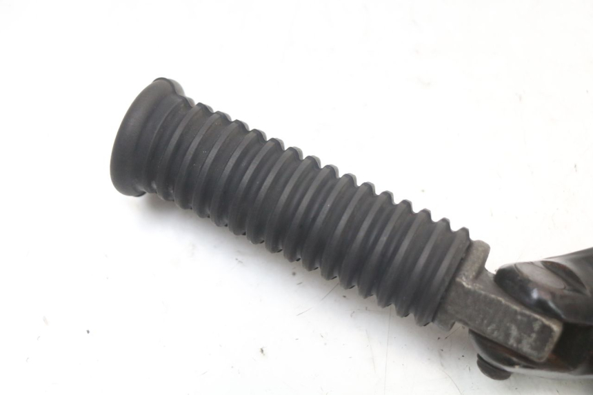 photo de REAR RIGHT FOOTREST MOUNT HARLEY DAVIDSON SPORTSTER XL CUSTOM 883 (1999 - 2006) - Component detail