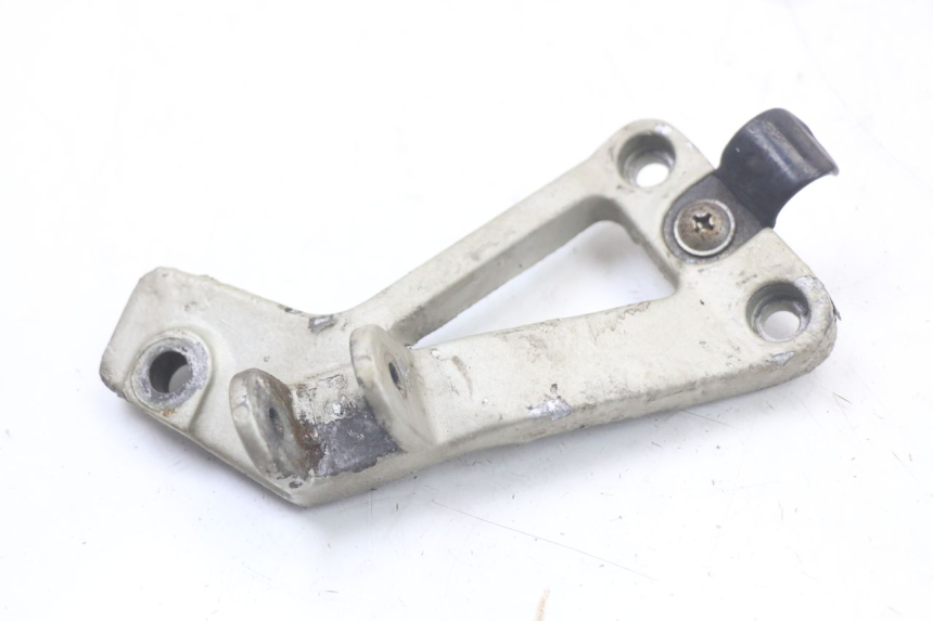photo de REAR RIGHT FOOTREST MOUNT KAWASAKI GTR 1000 (1994 - 2004) - Component detail