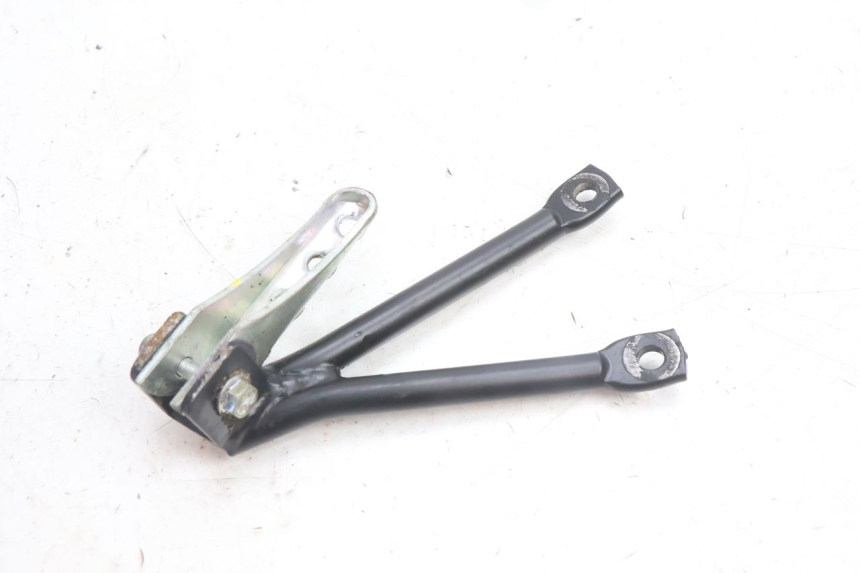 photo de REAR RIGHT FOOTREST MOUNT RIEJU MRT PRO SUPERMOTARD 50 (2007 - 2018) - Zoom on usage condition