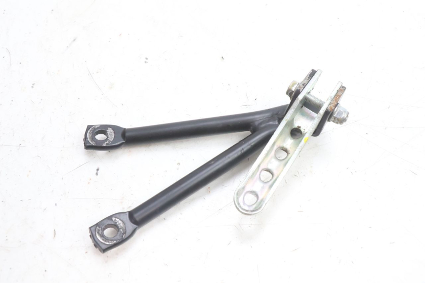 photo de REAR RIGHT FOOTREST MOUNT RIEJU MRT PRO SUPERMOTARD 50 (2007 - 2018) - Alternative perspective