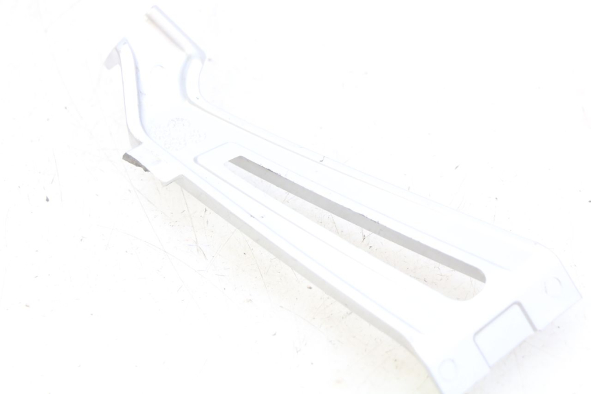 photo de RIGHT REAR FOOTREST MOUNTING PLATE YAMAHA MT ABS 125 (2014 - 2018) - Alternative perspective