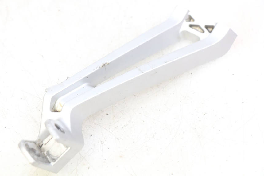 photo de RIGHT REAR FOOTREST MOUNTING PLATE YAMAHA MT ABS 125 (2014 - 2018) - Product overview