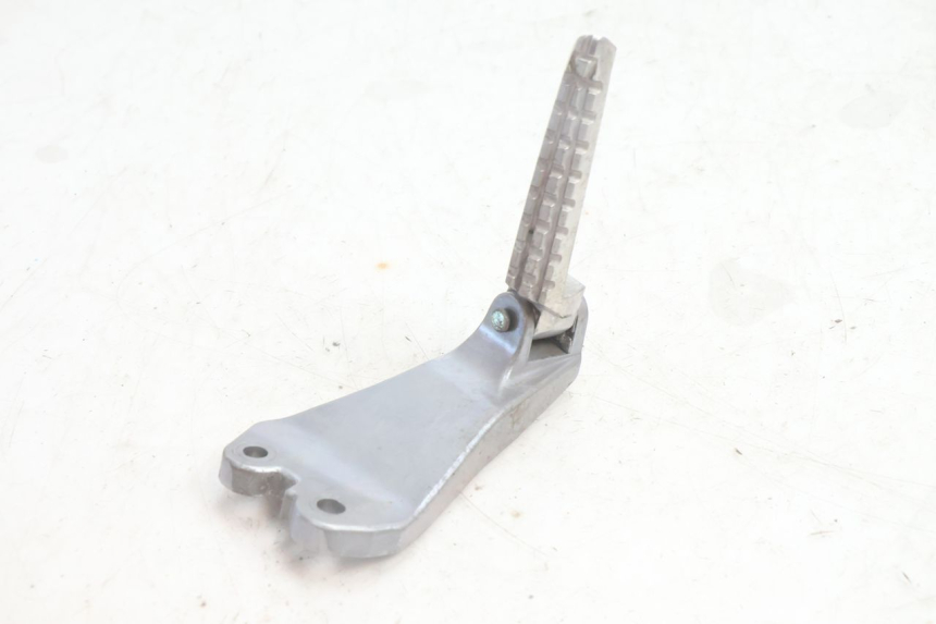 photo de REAR RIGHT FOOTREST MOUNT YAMAHA N-MAX NMAX 125 (2021 - 2024) - Technical close-up
