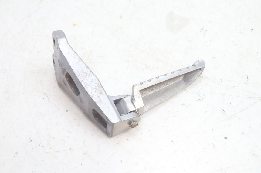 photo de REAR RIGHT FOOTREST MOUNT YAMAHA N-MAX NMAX 125 (2021 - 2024) - Product overview