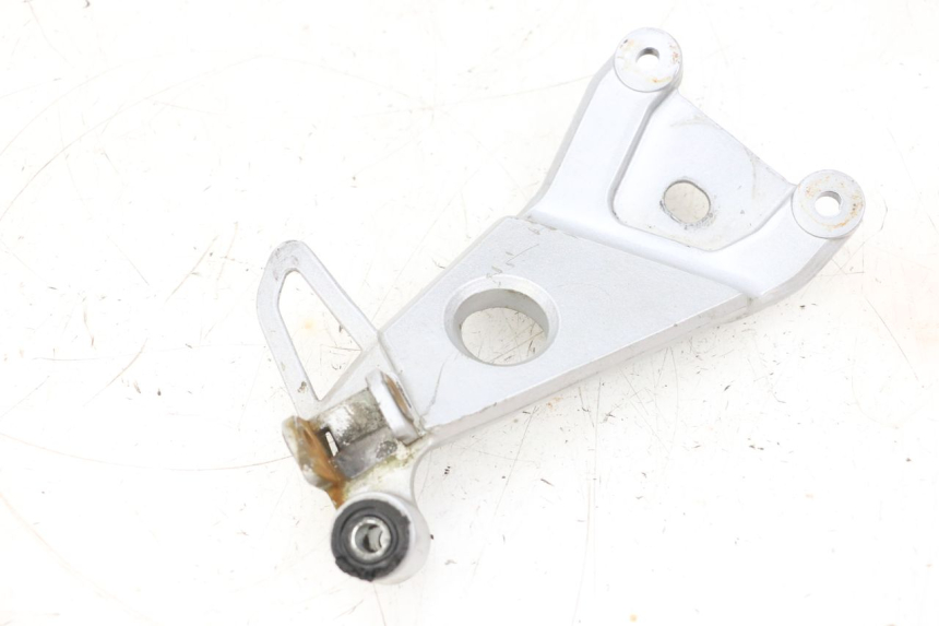 photo de REAR RIGHT FOOTREST MOUNT HONDA NSR R 125 (1994 - 2003) - Component detail