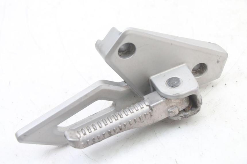 photo de REAR RIGHT FOOTREST MOUNT PEUGEOT SPEEDFIGHT 3 LC 2T 50 (2009 - 2015) - Zoom on usage condition