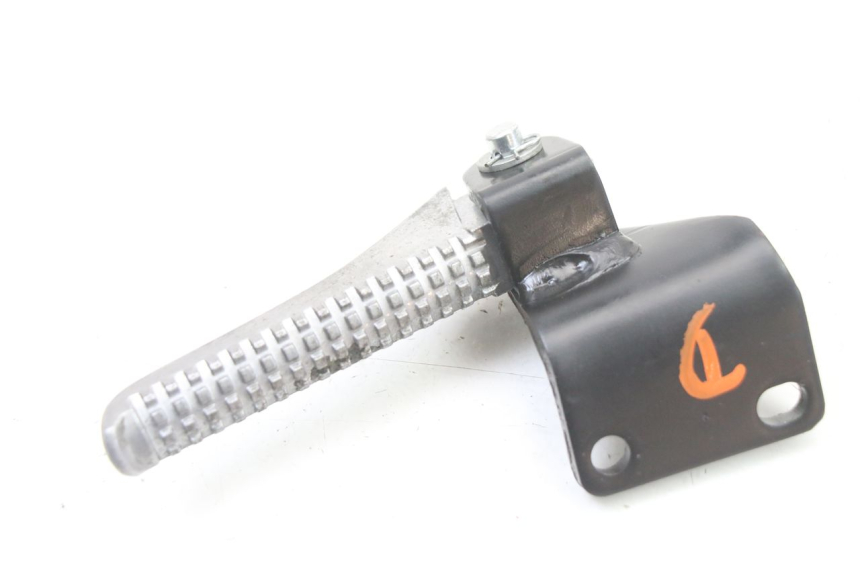 photo de REAR RIGHT FOOTREST MOUNT PIAGGIO NRG POWER PUREJET 50 (2018 - 2021) - Zoom on usage condition