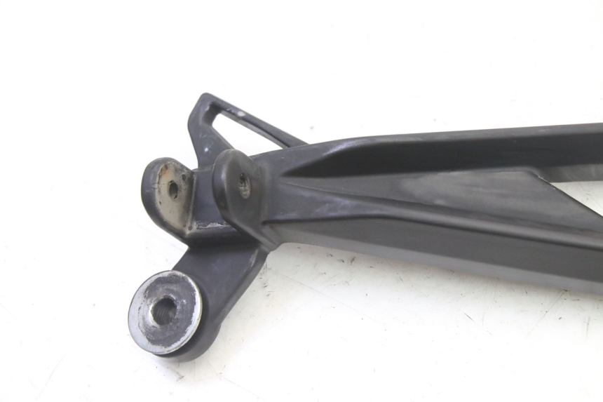 photo de REAR RIGHT FOOTREST MOUNT MAG POWER R-STREET 50 (2016 - 2025) - Component detail