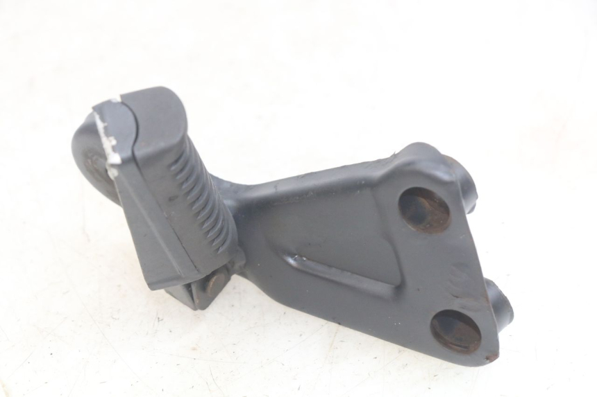 photo de RIGHT REAR FOOTREST MOUNTING PLATE YAMASAKI ROADSTER 50 (2013 - 2018) - Component detail
