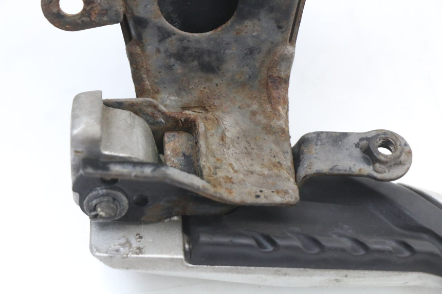 photo de REAR RIGHT FOOTREST MOUNT HONDA SH ABS 125 (2012 - 2017) - Fixing points details