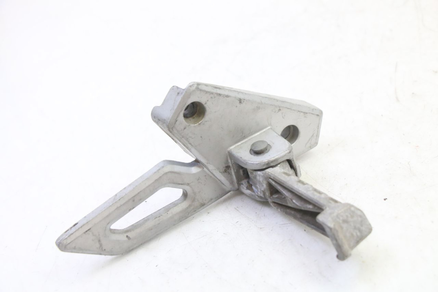 photo de RIGHT REAR FOOTREST MOUNTING PLATE PEUGEOT SPEEDFIGHT 3 AIR 50 (2009 - 2015) - Zoom on usage condition