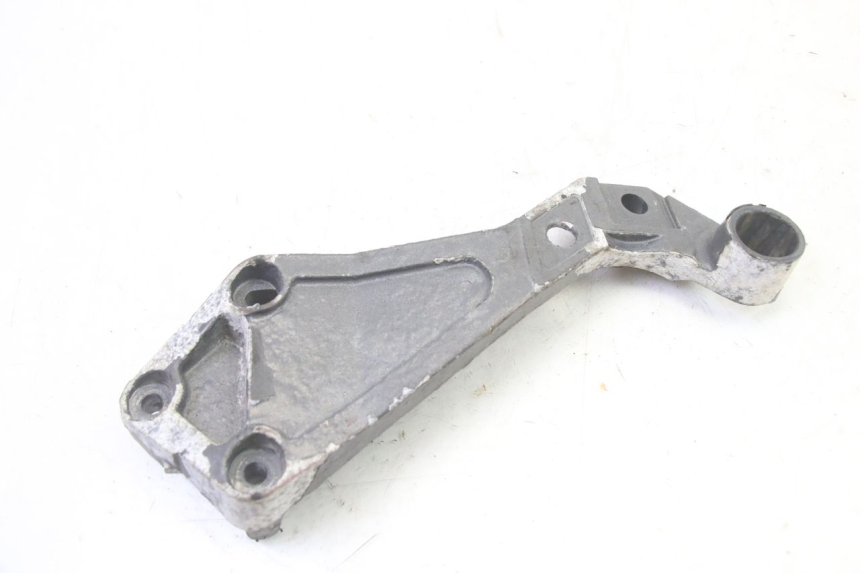 photo de REAR RIGHT FOOTREST MOUNT TRIUMPH SPRINT 900 (1995 - 1998) - Product overview