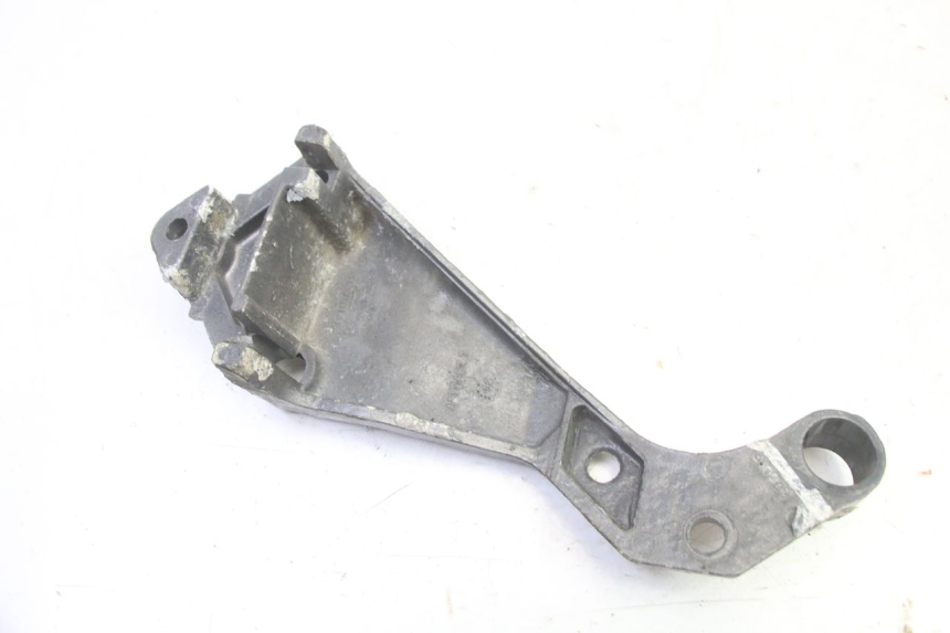 photo de REAR RIGHT FOOTREST MOUNT TRIUMPH SPRINT 900 (1995 - 1998) - Fixing points details