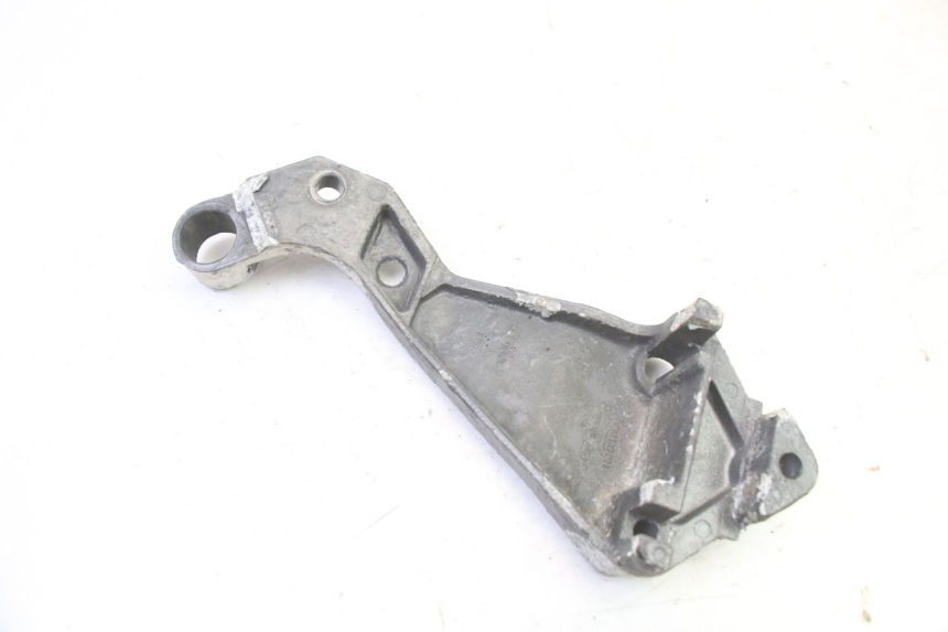 photo de REAR RIGHT FOOTREST MOUNT TRIUMPH SPRINT 900 (1995 - 1998) - Surface and material condition