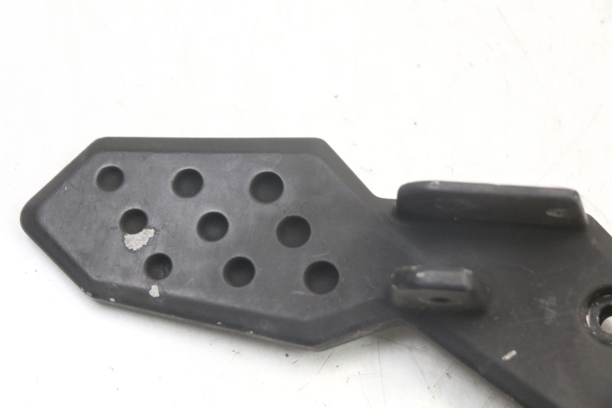 photo de REAR RIGHT FOOTREST MOUNT KYMCO SUPER 8 125 (2008 - 2015) - Component detail