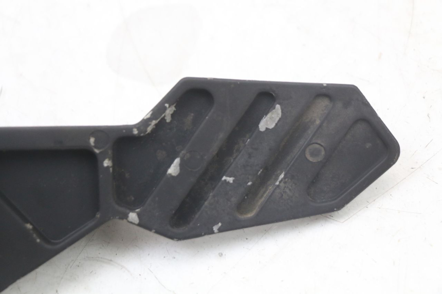 photo de REAR RIGHT FOOTREST MOUNT KYMCO SUPER 8 125 (2008 - 2015) - Surface and material condition