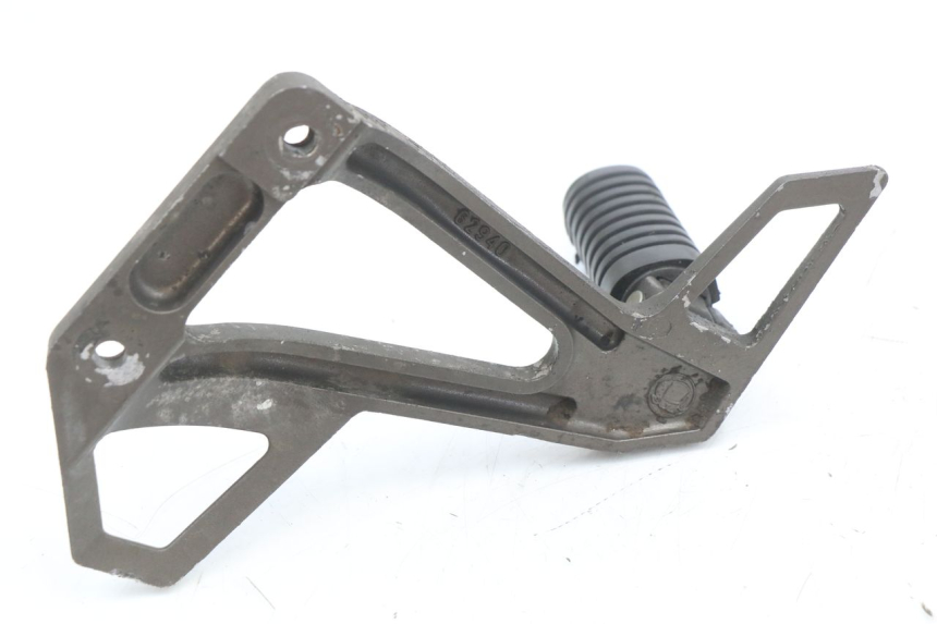 photo de REAR RIGHT FOOTREST MOUNT CAGIVA SUPER CITY 125 (1992 - 1997) - Alternative perspective