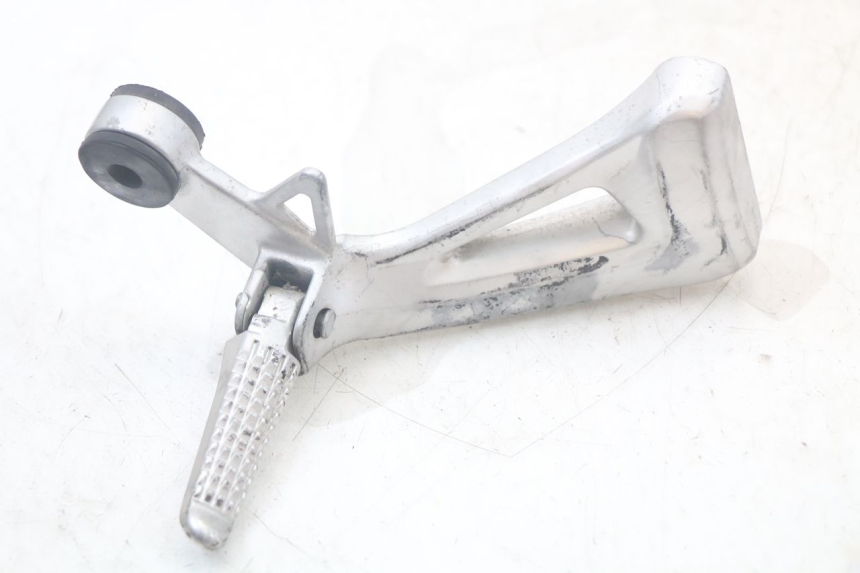 photo de RIGHT REAR FOOTREST MOUNTING PLATE SUZUKI SV N 650 (1999 - 2002) - Main view